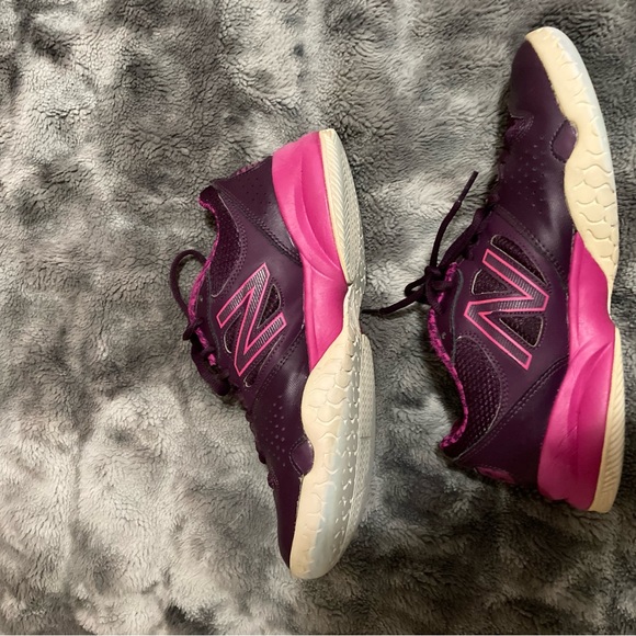 Women’s New Balance 696 tennis shoe, purple size 10 - Picture 2 of 7